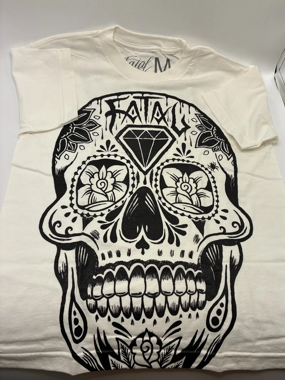 Youth White Graphic Skull T-Shirt 36” chest 24” Length